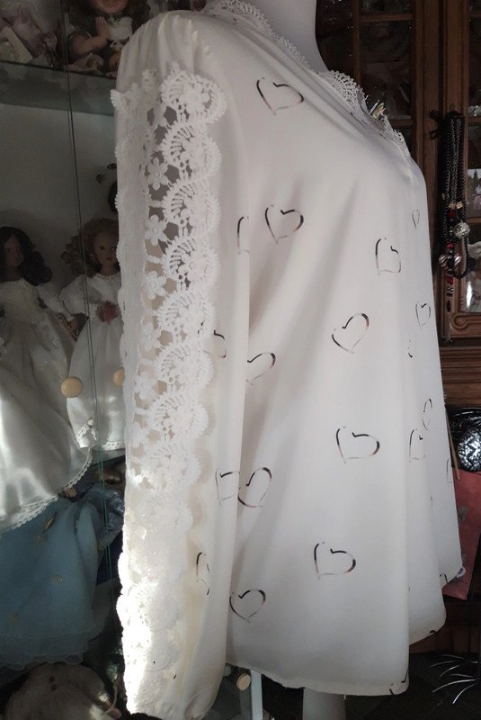 Weiße Bluse mit Herzen 