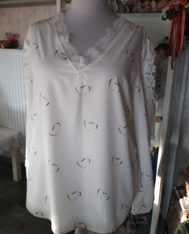 Weiße Bluse mit Herzen 
