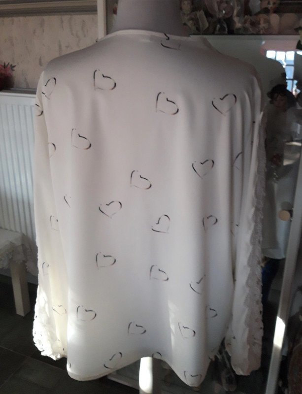 Weiße Bluse mit Herzen 