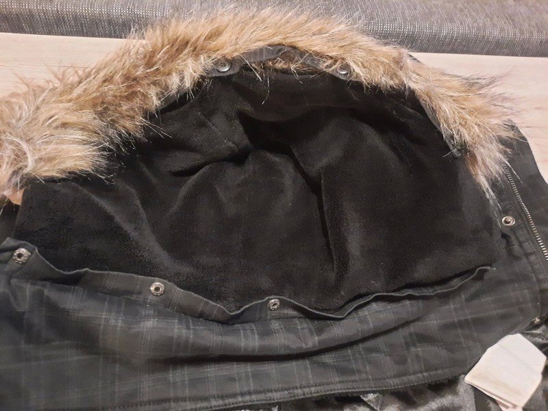 Damen Winterjacke in schwarz mit Kunstfell von New Yorker