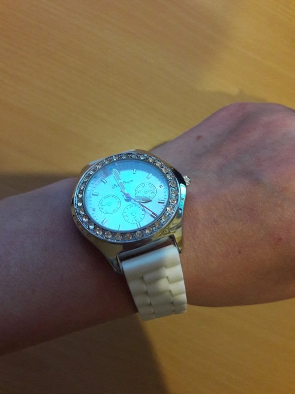 Damenuhr weiß mit Silikonarmband von BjiouBrigitte