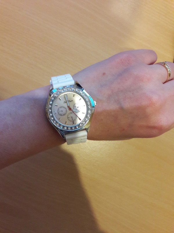 Damenuhr weiß mit Silikonarmband von BjiouBrigitte
