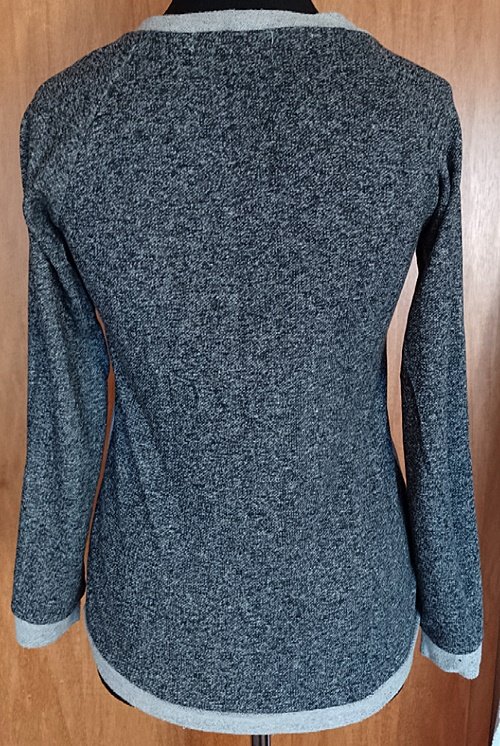 Tolles Langarmshirt mit Spitzenstoff und Glitzersteinchen, Gr. L