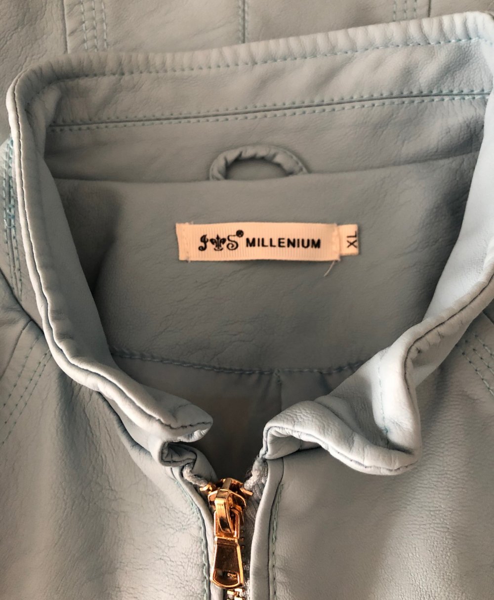 Französische babyblaue Kunstlederjacke! Neu!