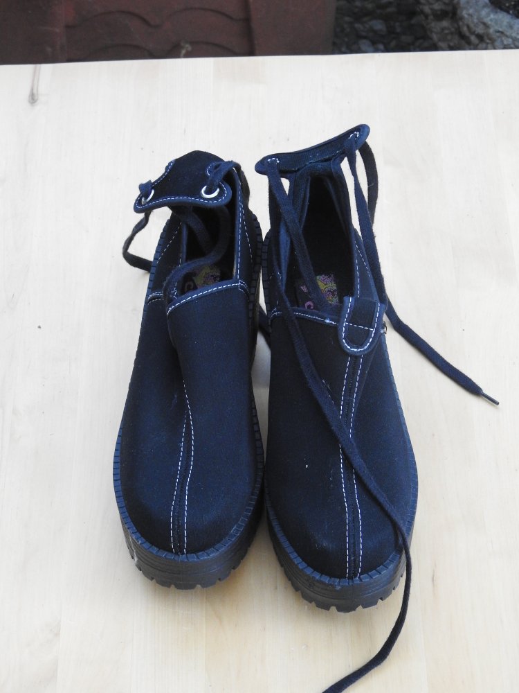 Schuhe mit hohen Absätzen Gr. 40