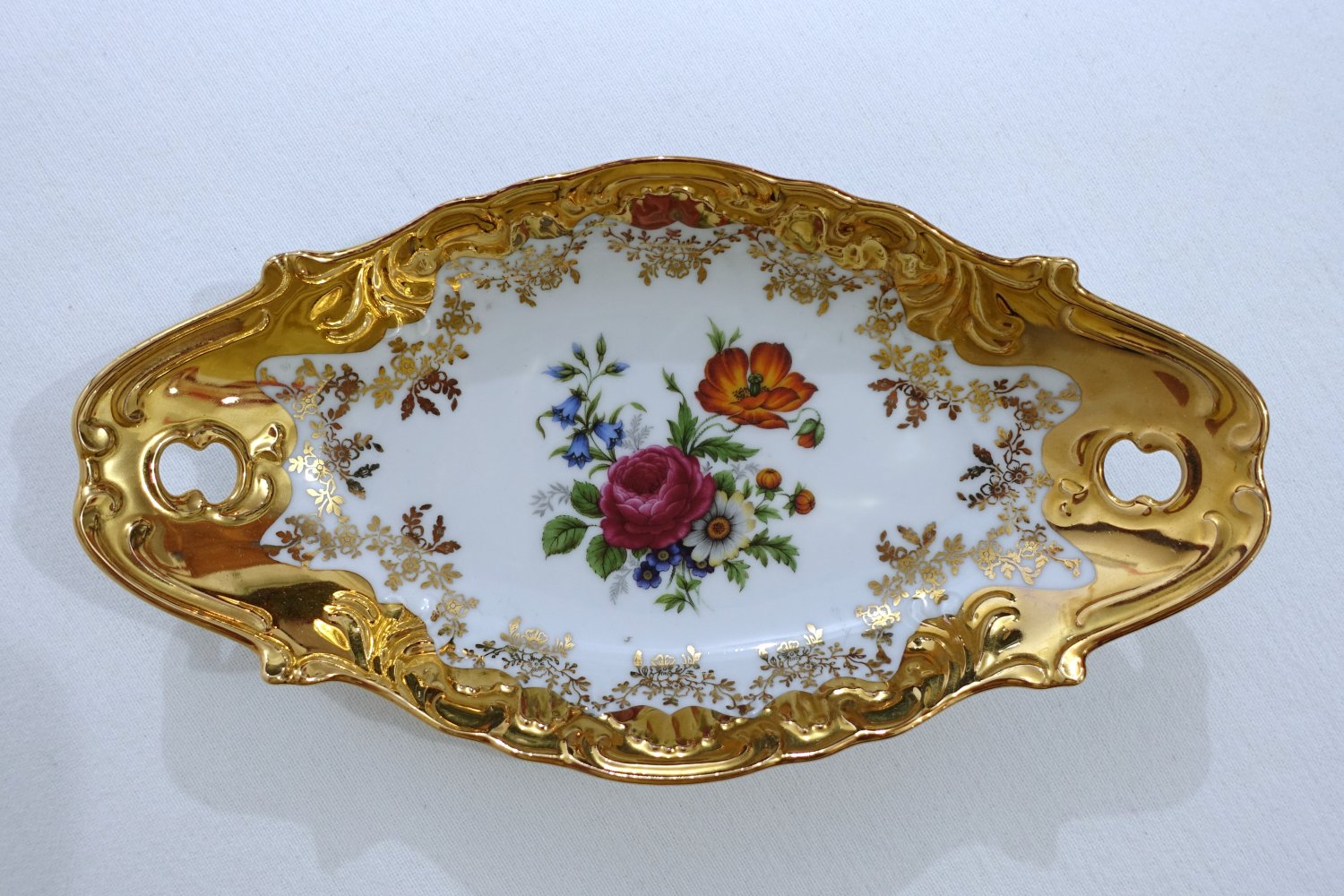 2 Schalen mit Goldrand, Porzellan, Blumenmuster