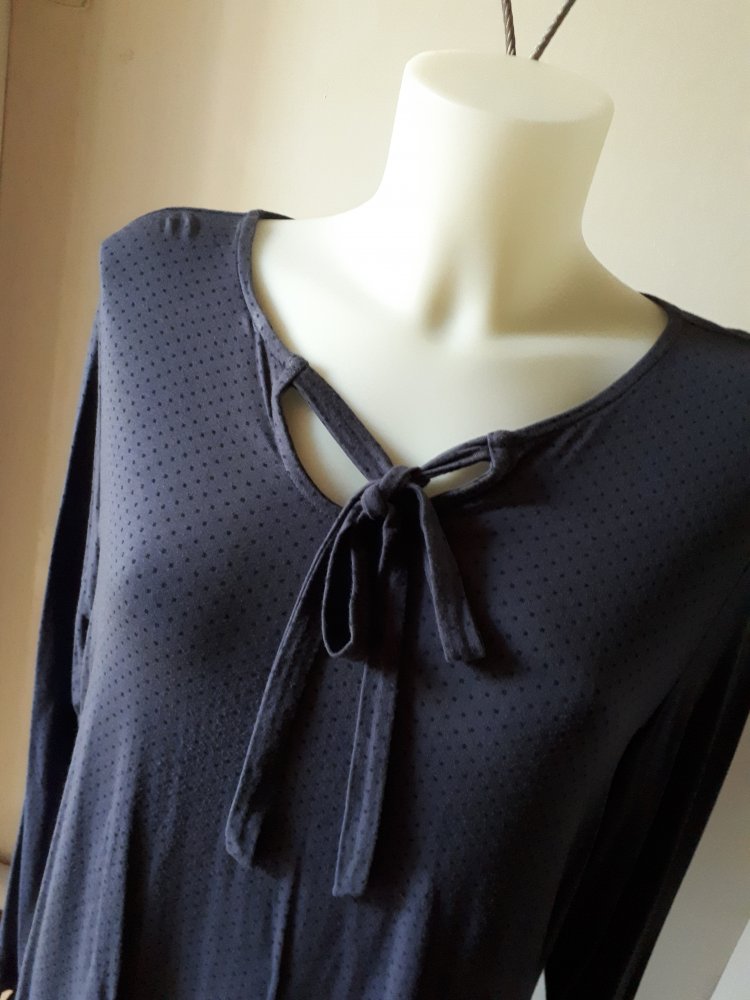 Tchibo Shirt mit Punkten und Schleife Größe S 36 38 dunkelblau Viskose Volants