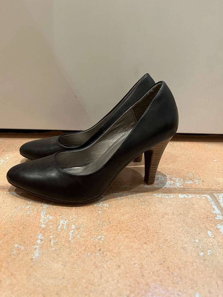 schwarze Pumps