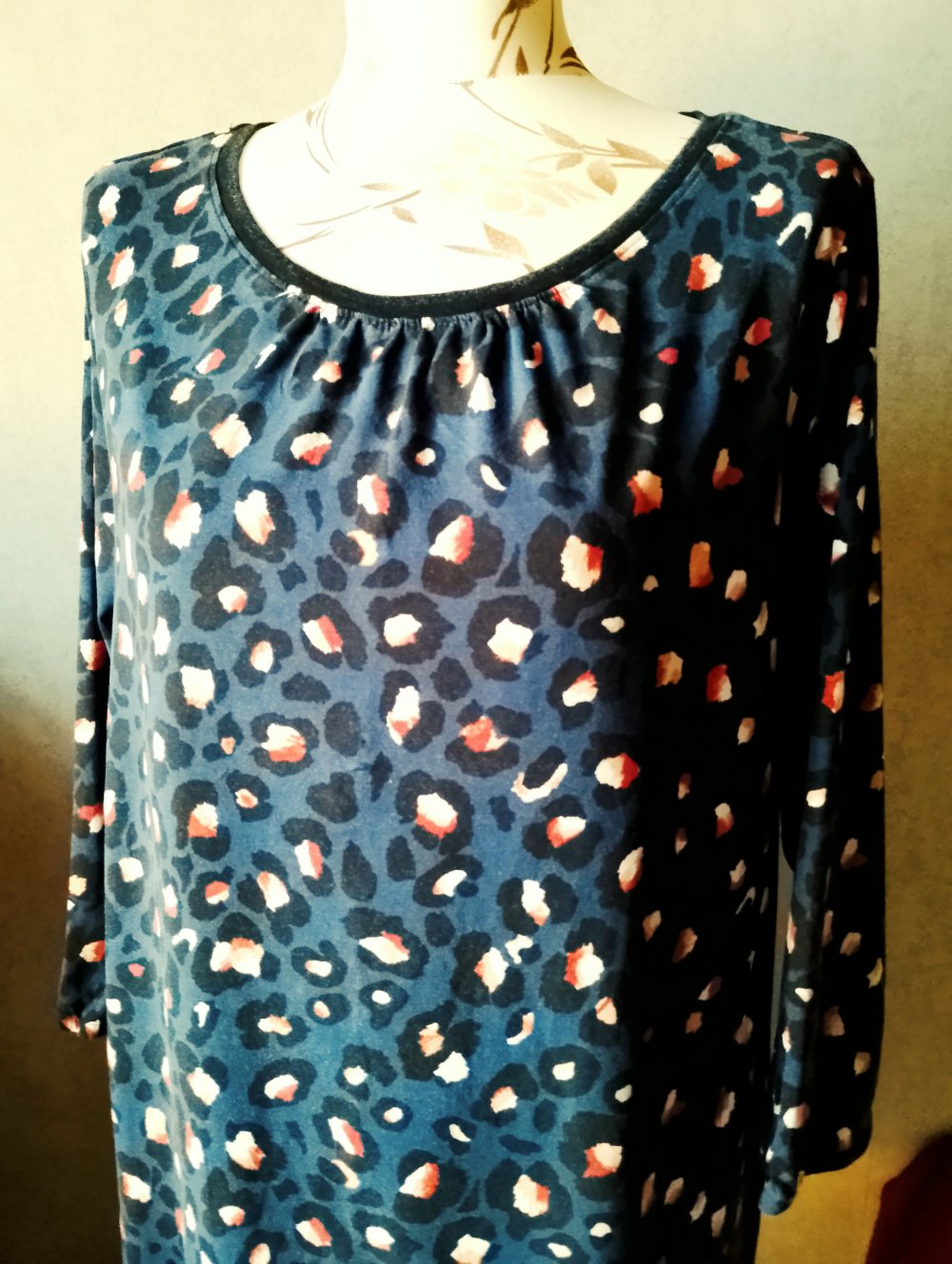 Bonita Damen Herbst Shirt Gr.44 blau gmustert unten Gummi