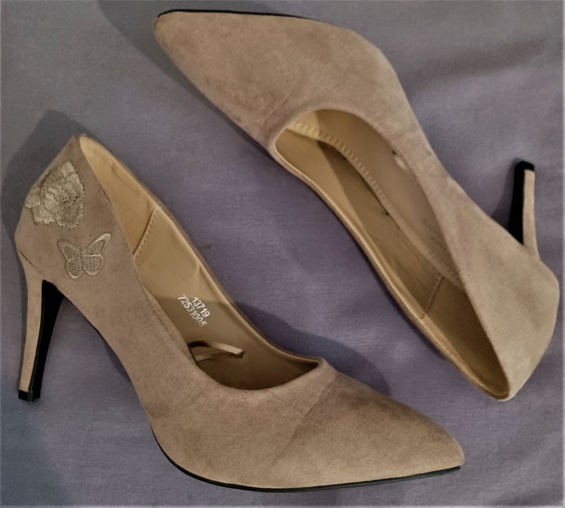 beige Absatzschuhe