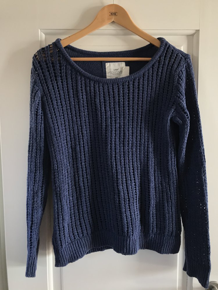 Dunkelblauer Pulli Grobstrick