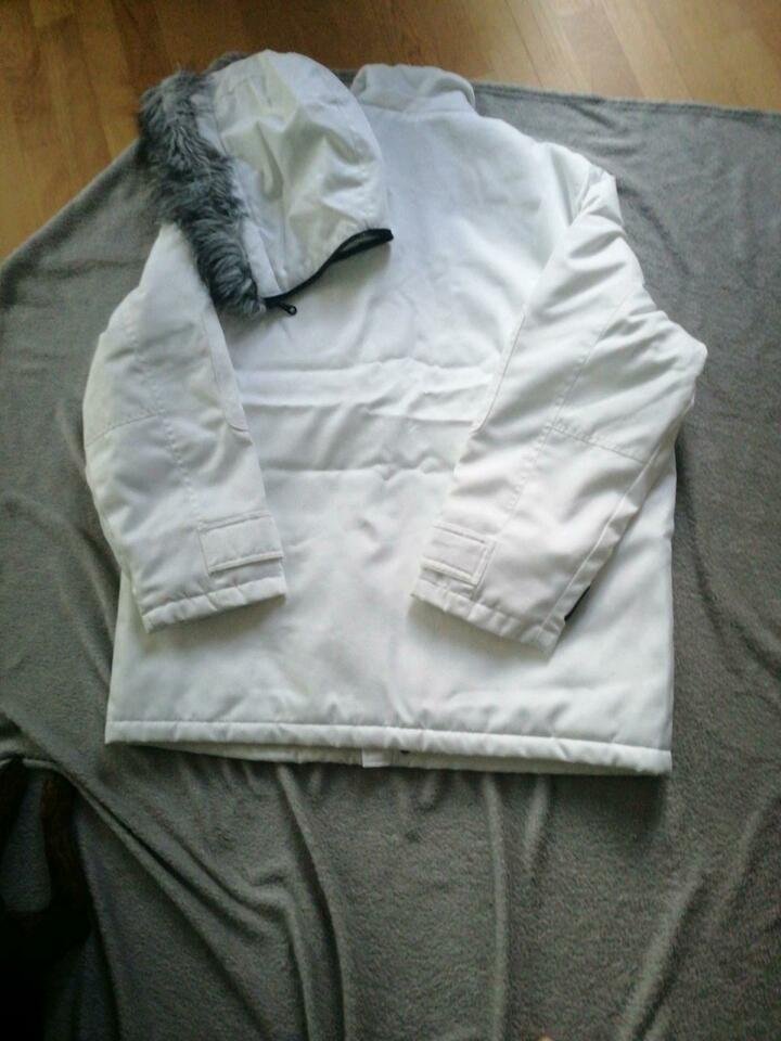 Jacke mit Kapuze