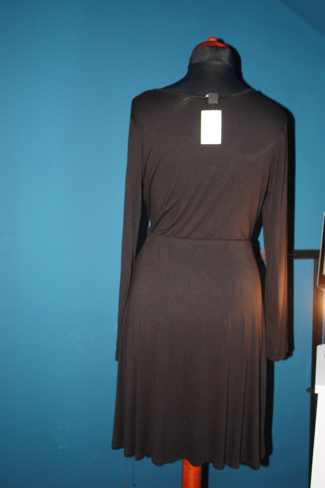 Lockeres, schwarzes Kleid NEU, UNGETRAGEN