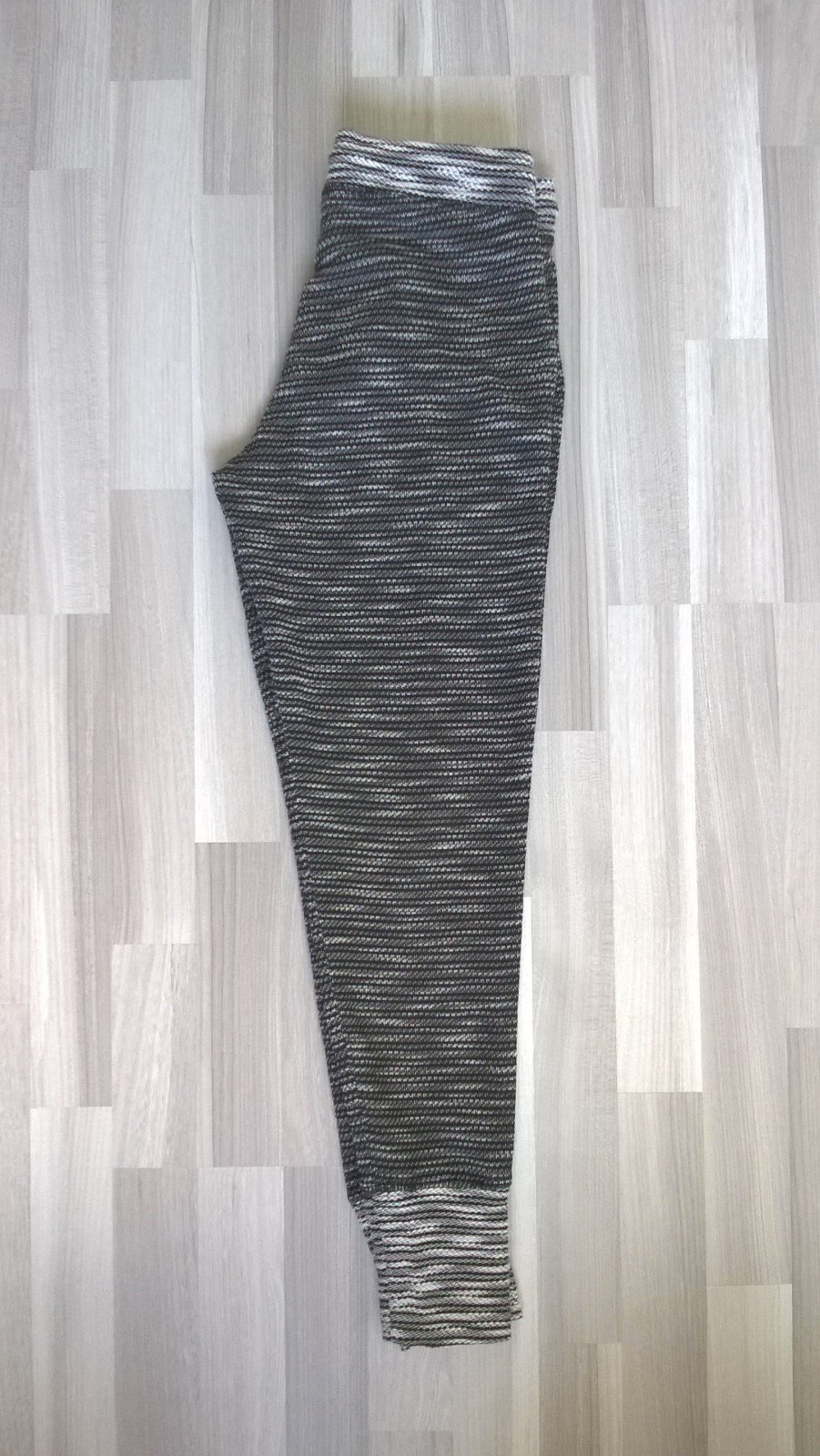Hose Freizeithose schwarz weiß meliert Strick Gr. 34 Manguun