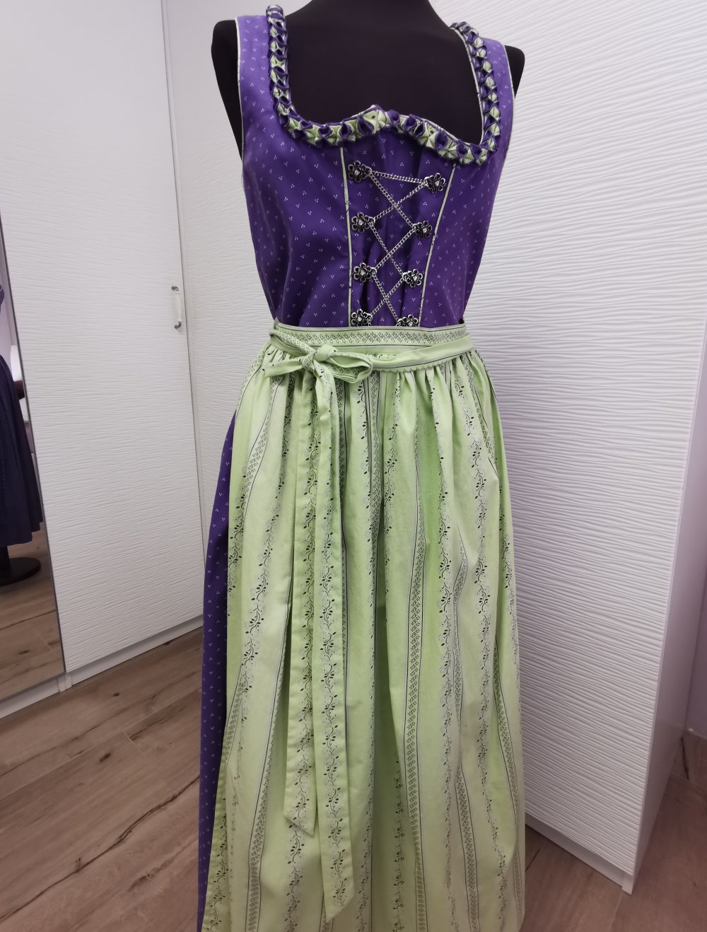 Berghaus Dirndl lang 42 lila mit Schürze ❤️