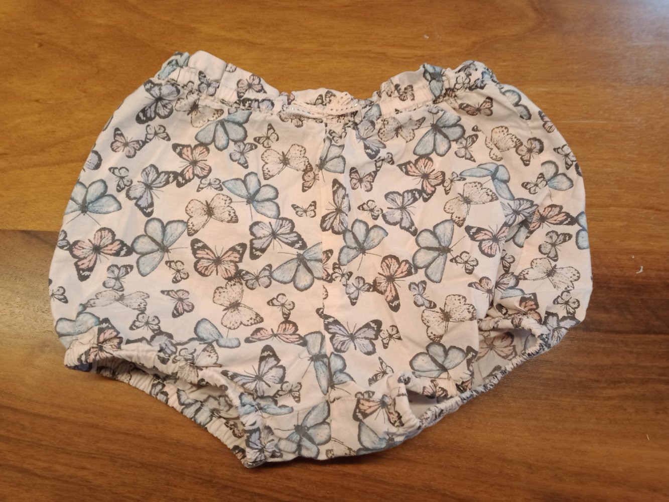 Shorts rosa mit Schmetterlingen