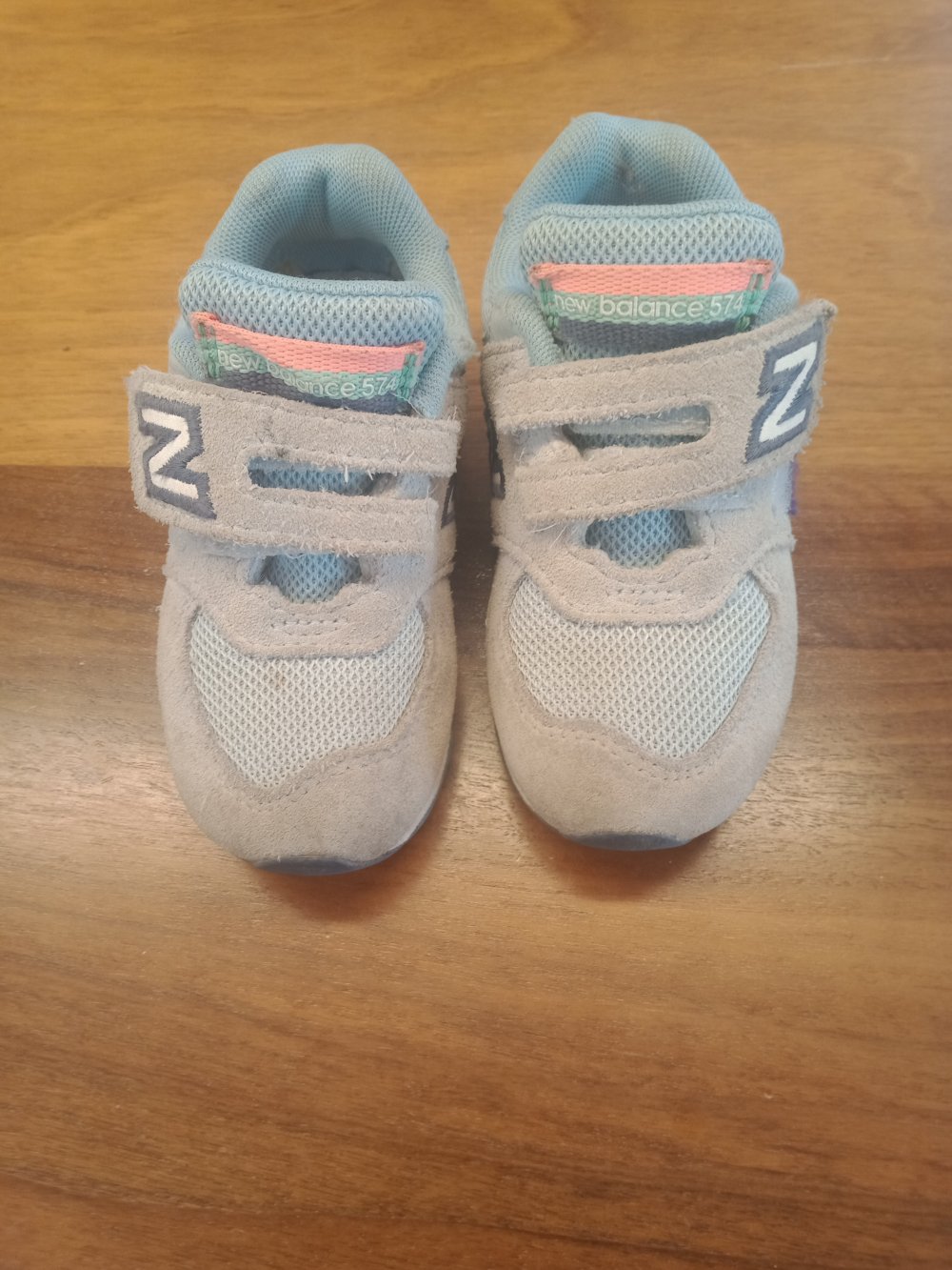 blaue Turnschuhe