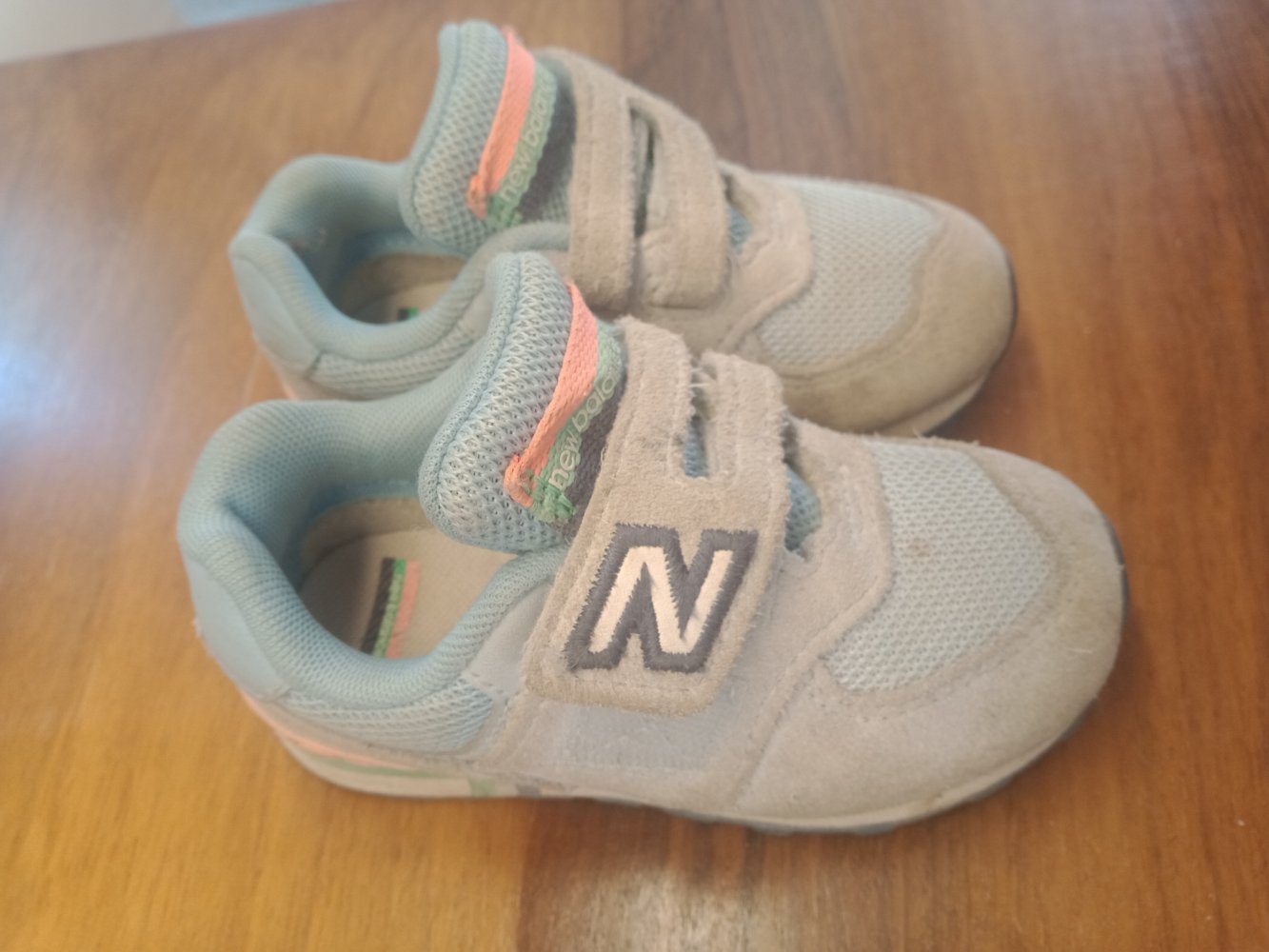 blaue Turnschuhe