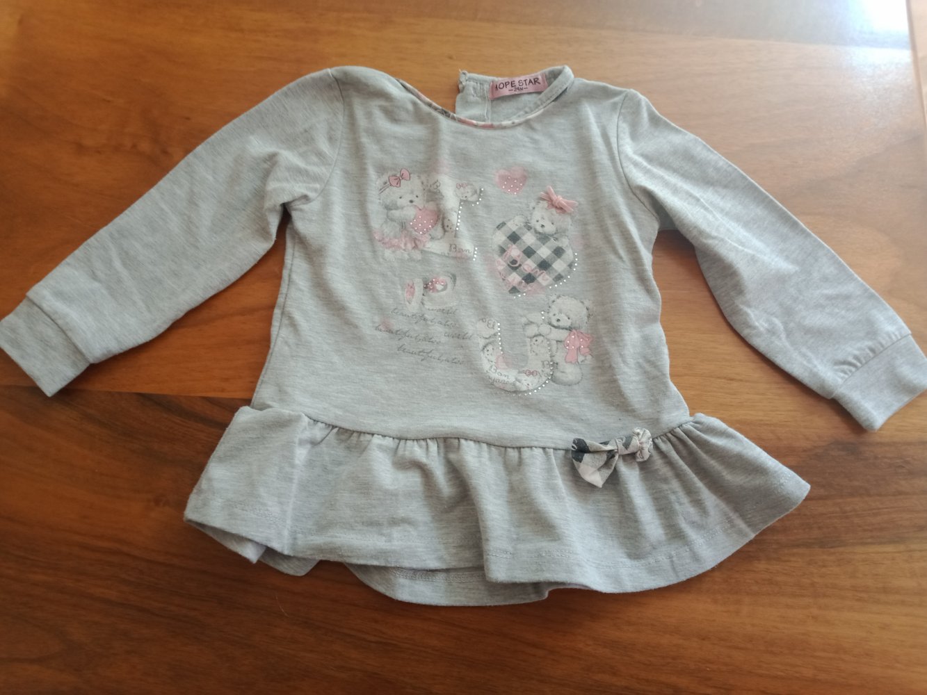 graues Sweatshirt mit Bärchen