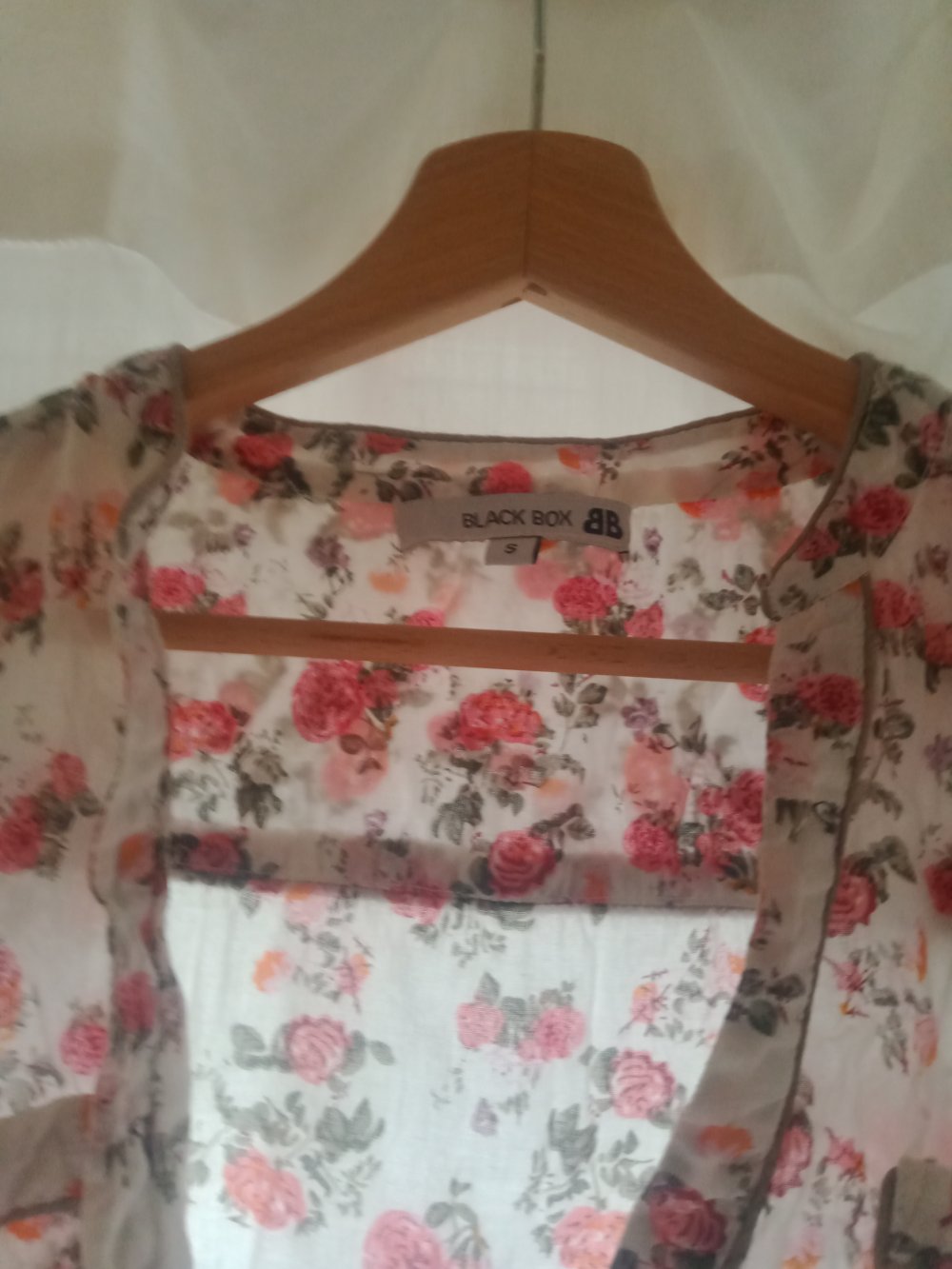 weisse Blumen-Bluse