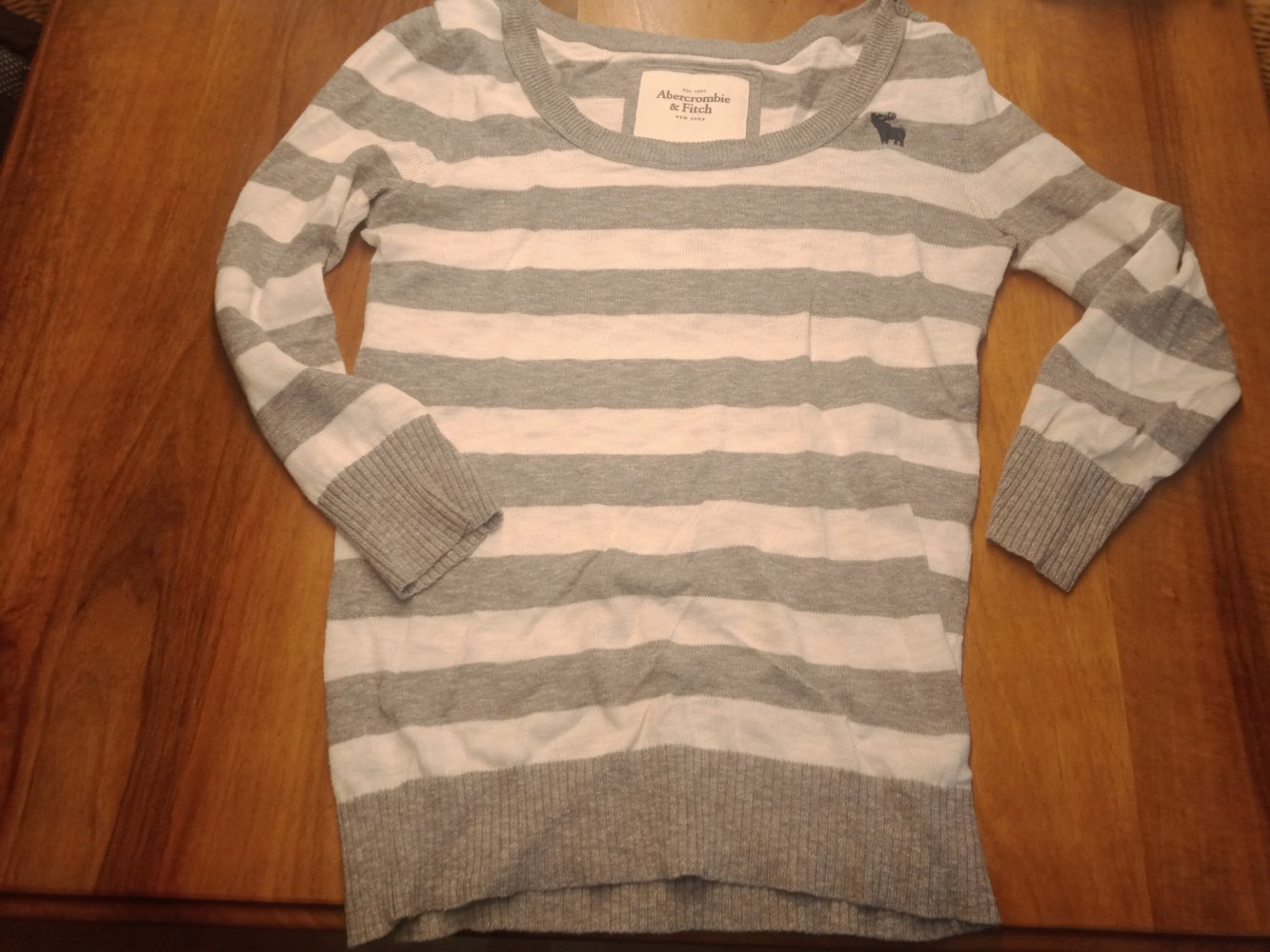 weiss/grau gestreifter Pullover