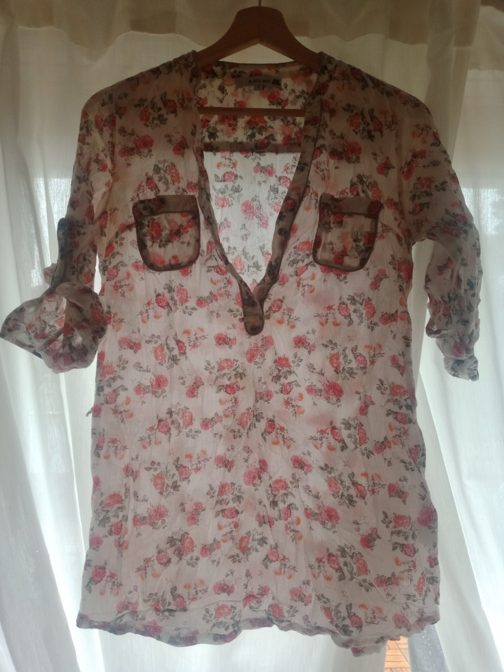 weisse Blumen-Bluse