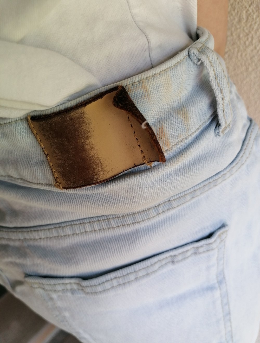 Hellblaue ONLY Jeans mit Fransen an den Beinen