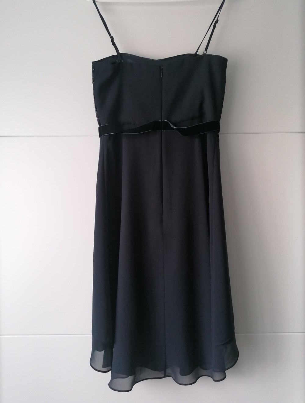 Dunkelblaues Vera Mont Cocktail Kleid mit Trägern und Stola, Perfekt für die Konfirmation