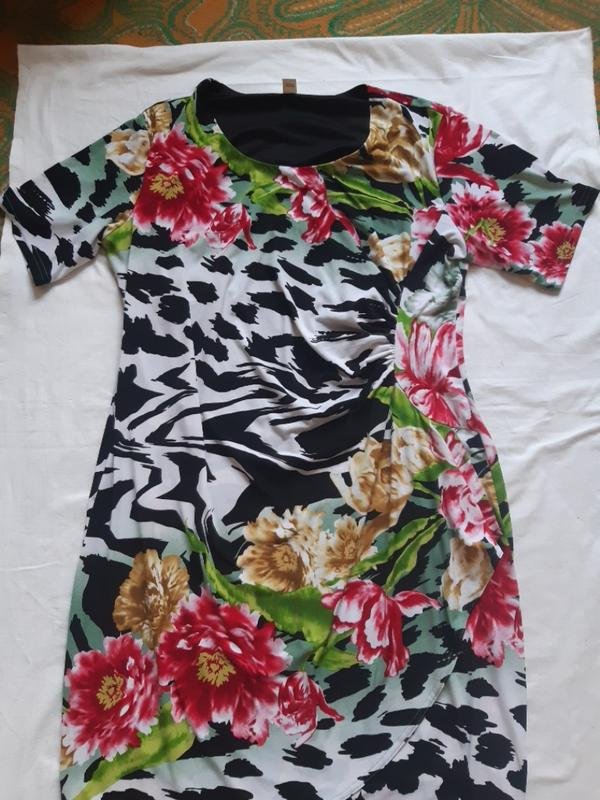 Mehrfarbiges Kleid mit Muster Gr.38