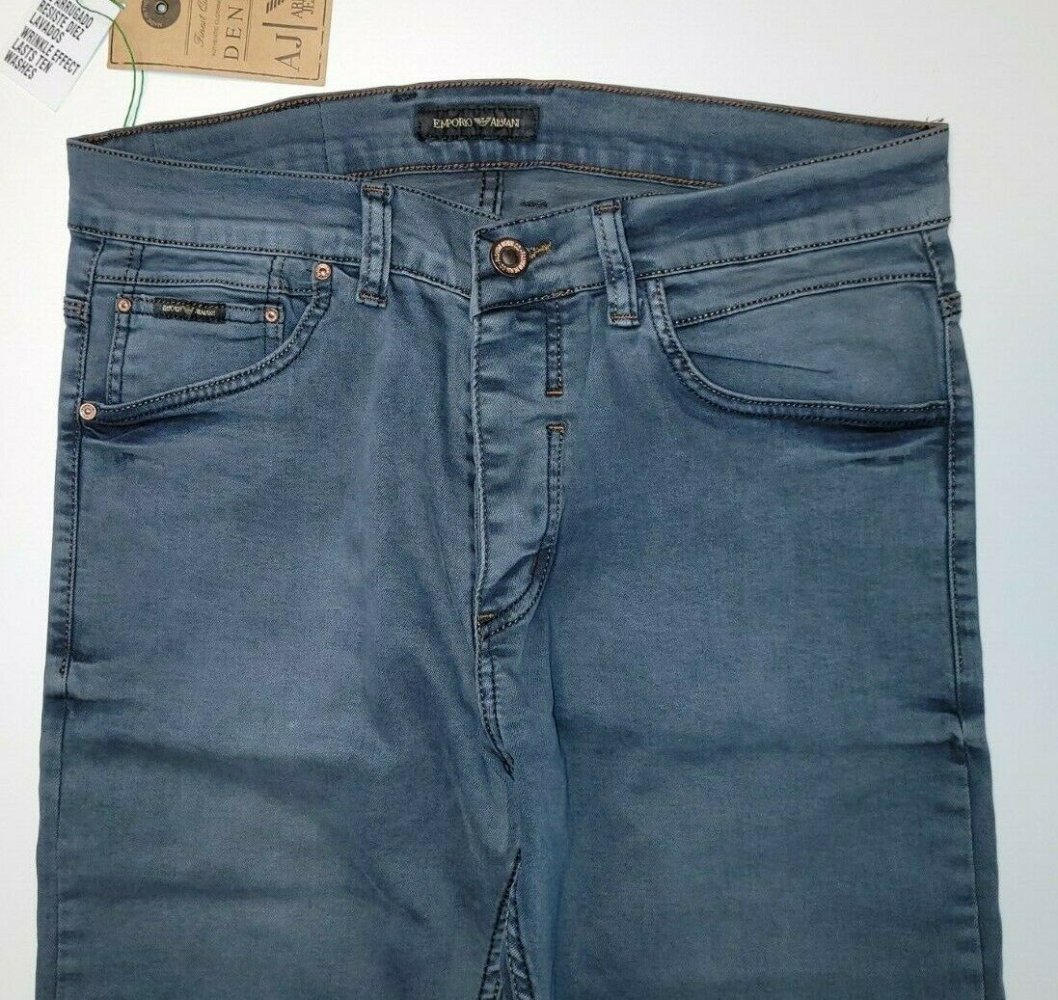 Neue Emporio Armani Herren Strech-Jeans in der Größe W33 L34