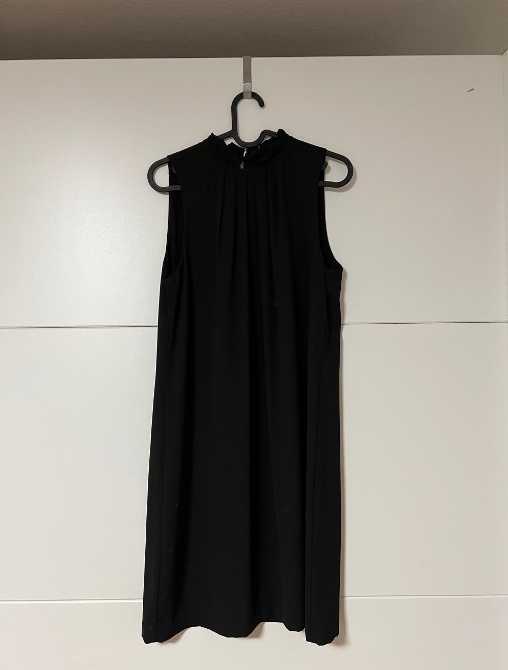 Schwarzes Kleid neu mit Etikett