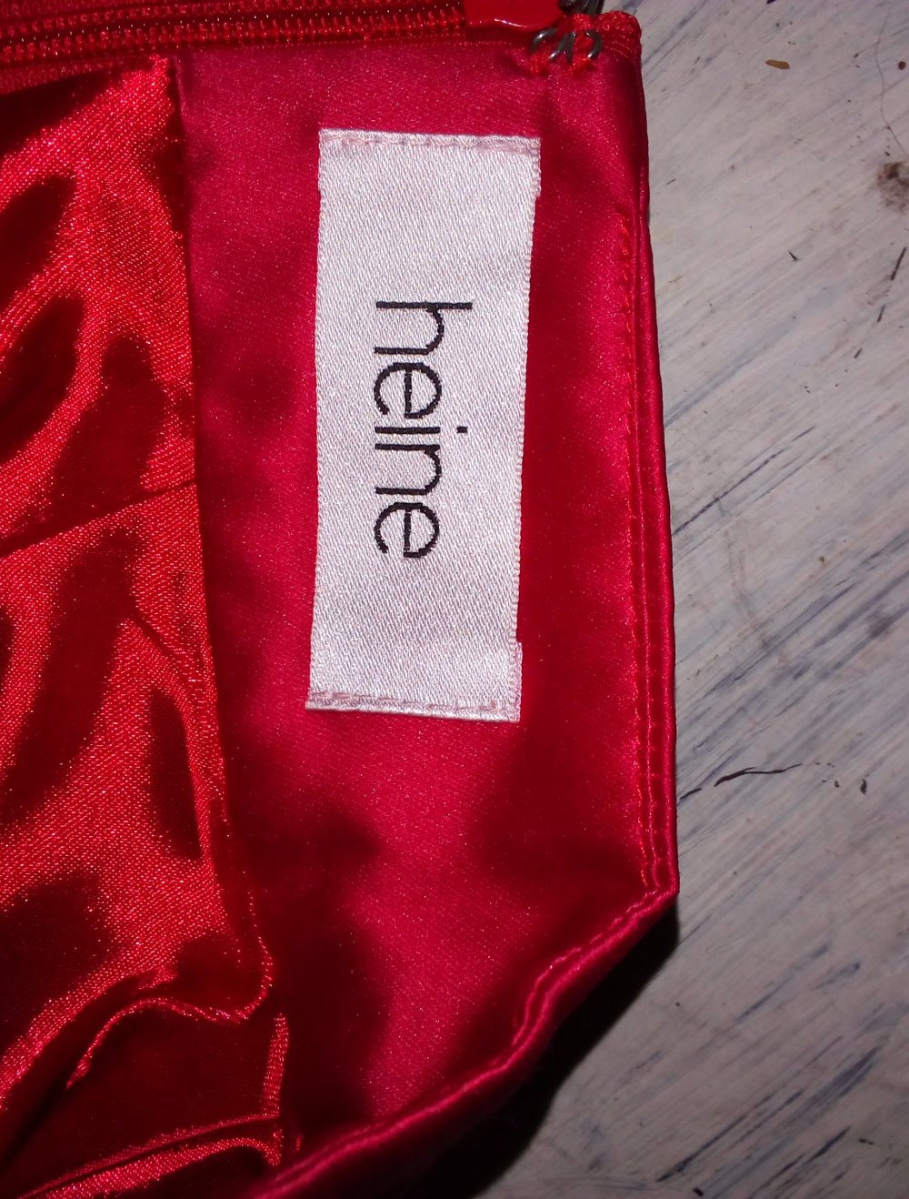 etuikleid in Rot
