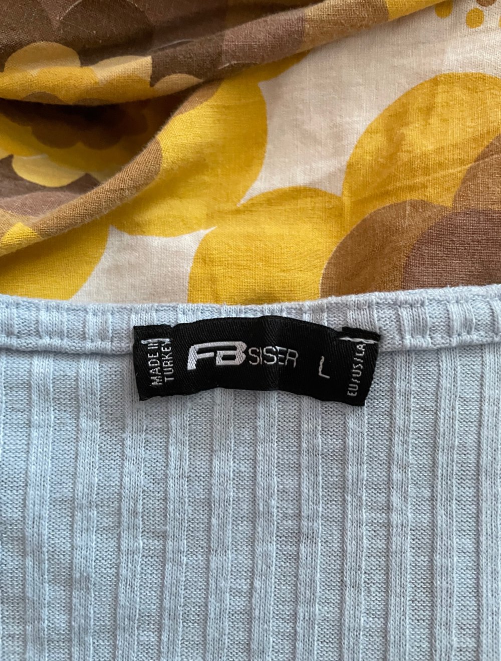 Blauer kurzer Pulli