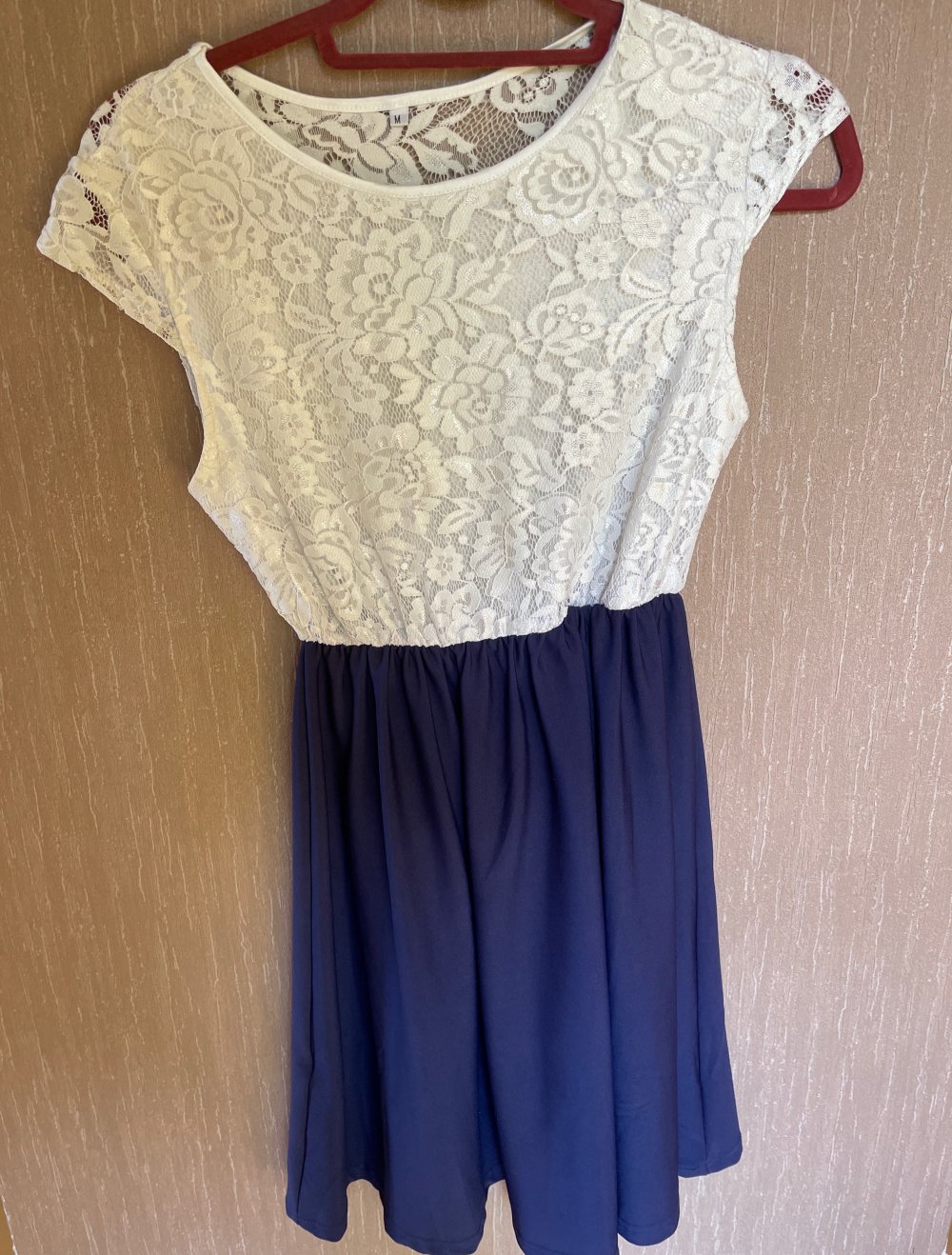 blau weißes Kleid