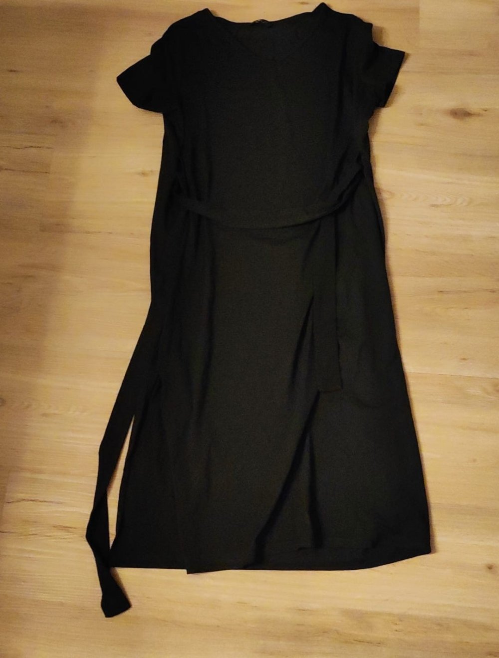 Schwarzes Basic Kleid