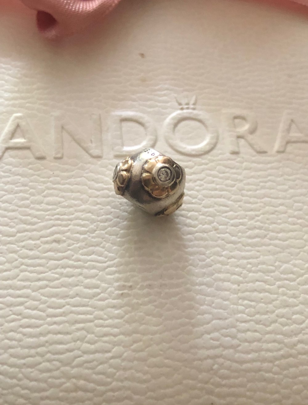 Pandora Charme Blume mit 14K Gold
