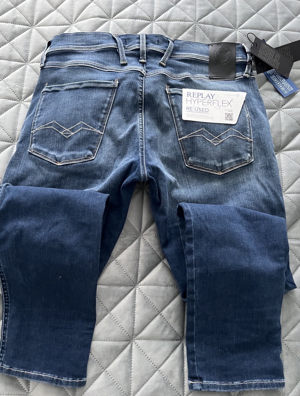 REPLAY HYPERFLEX RE-USET JEANS HOSE

!!! NEU UNGETRAGEN !!! MIT ETIKETTE !

ANBASS

Größe: 34