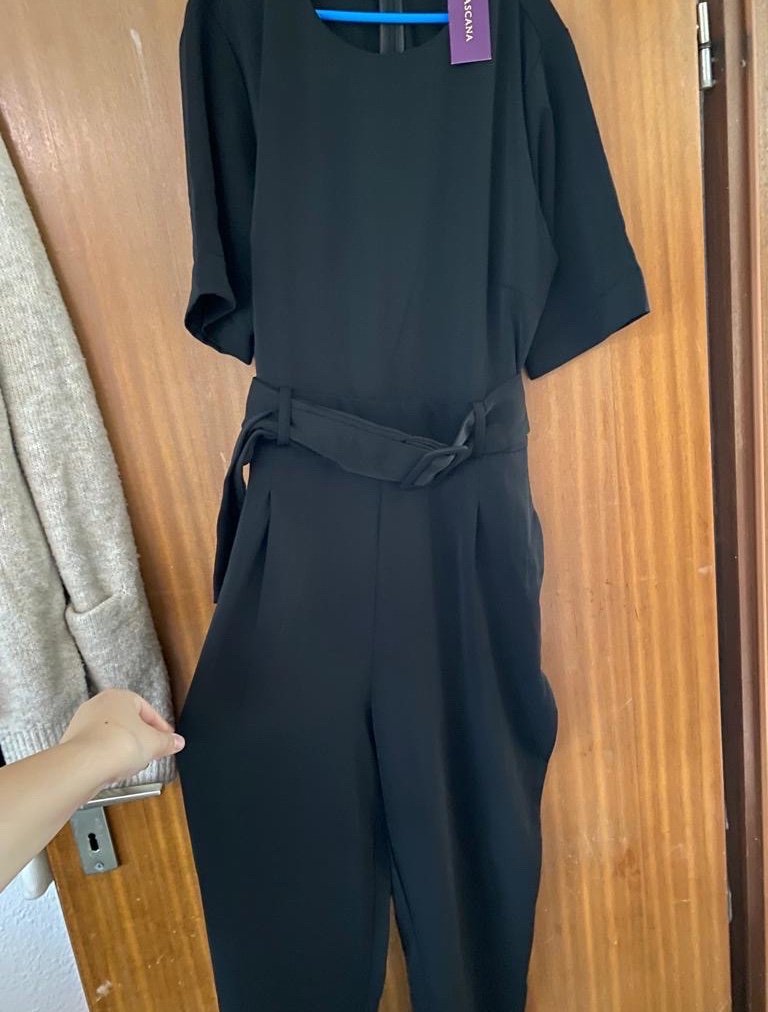 jumpsuit mit Etikett