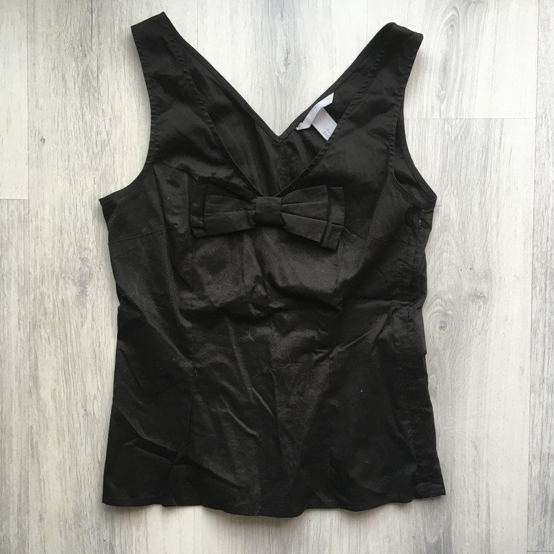 Schwarzes Top