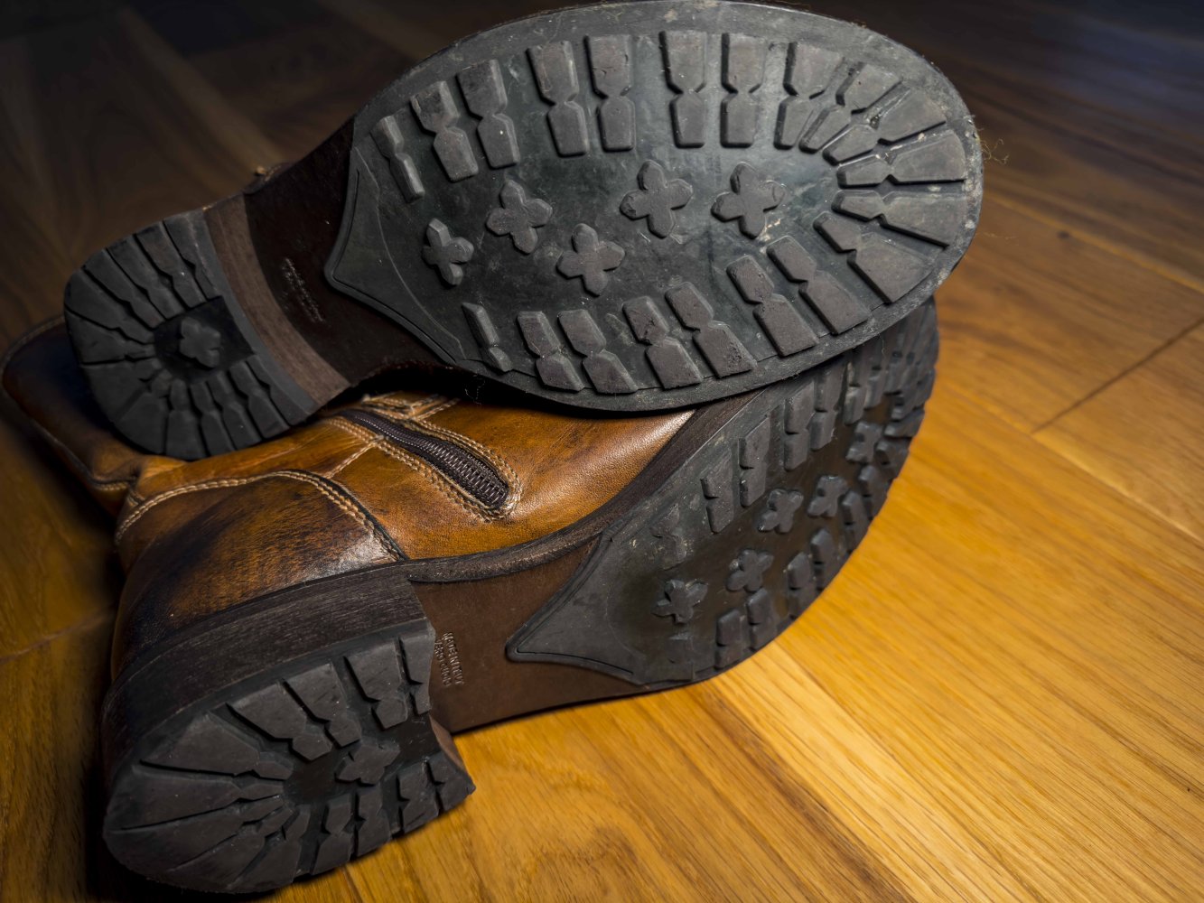 “We are” – HILDEB – coole Lederstiefel mit Verzierung Gr. 38