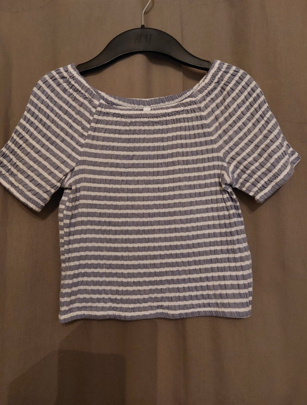 gestreifte halbärmlige Bluse; 4€