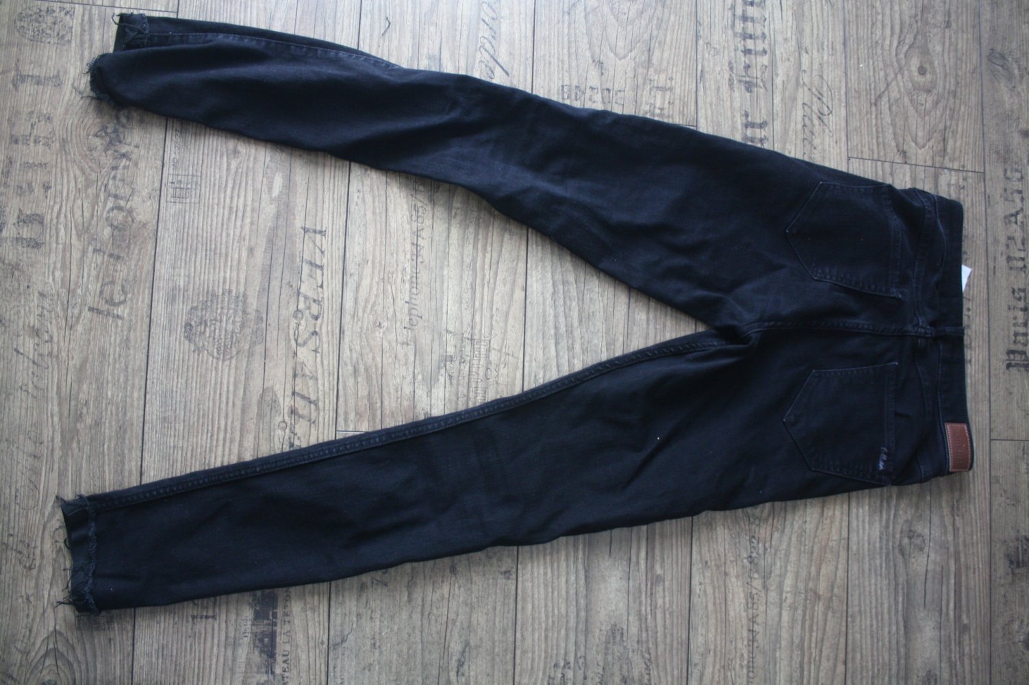Hollister Highwaist Ripped Jeans Skinny 34 36 Highrise Stretch schwarze Jeans Knopfleiste vorn 