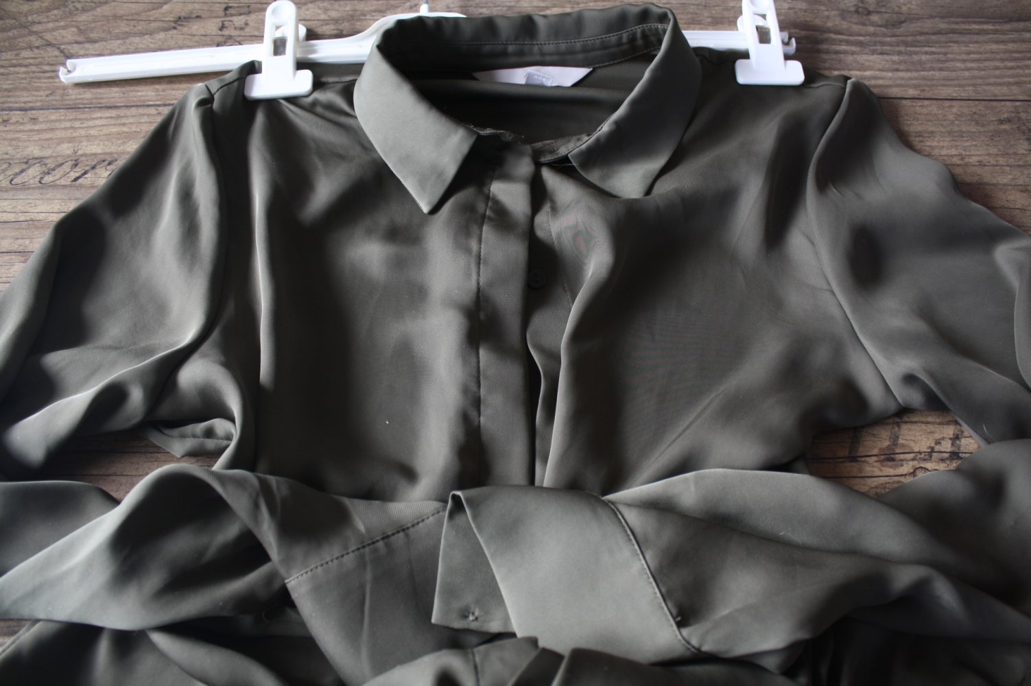 Leichte fliessende Bluse Khaki Farbe M 38 NEUWERTIG Langarmbluse 