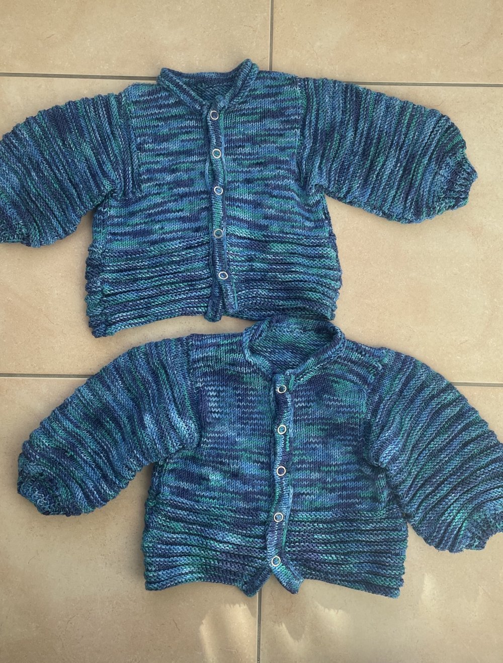 Babykleidung Strickjacken zwei