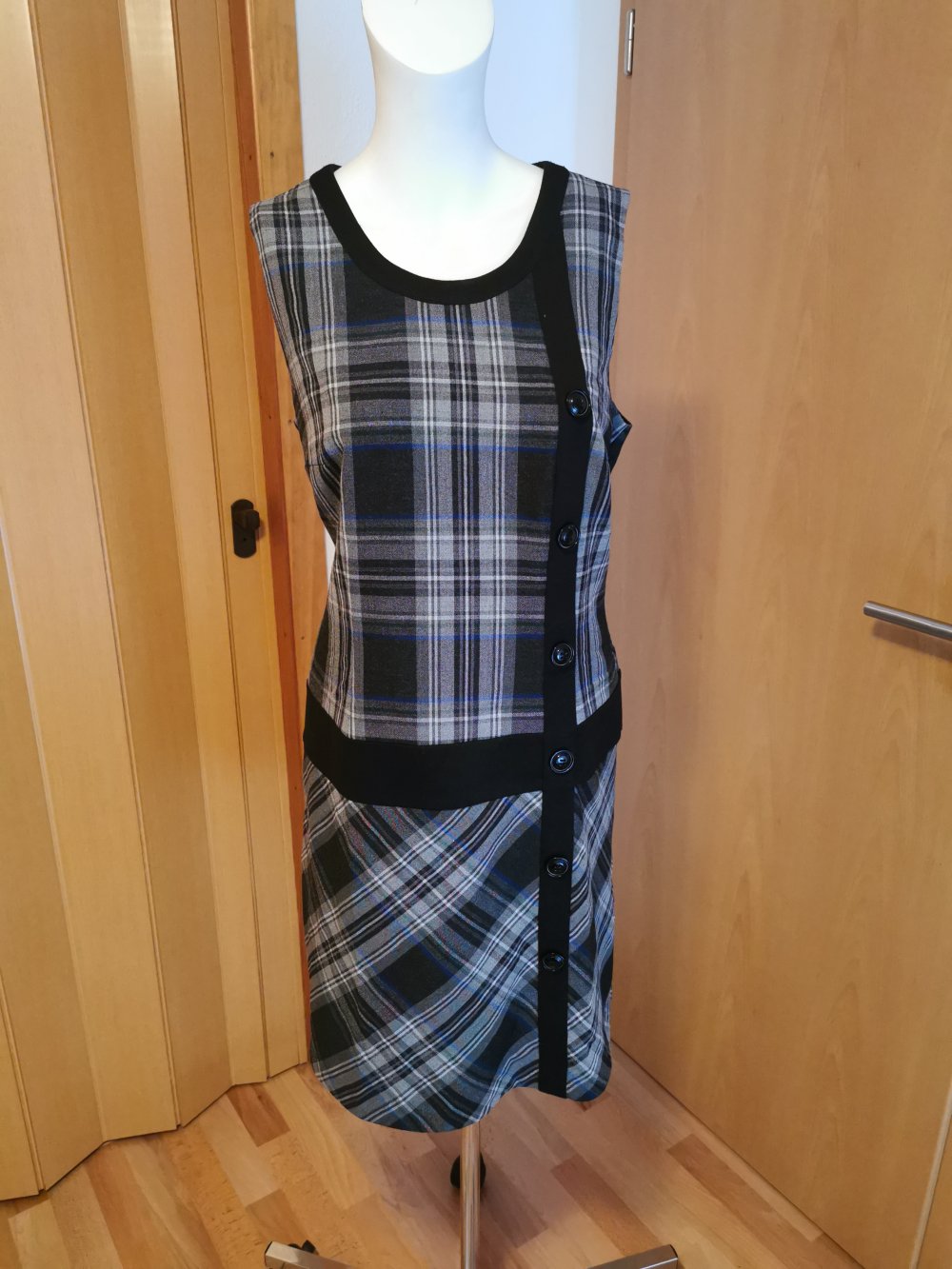  schwarz kariertes Damen- Business- Kleid, von „San Hara“, GR. 42