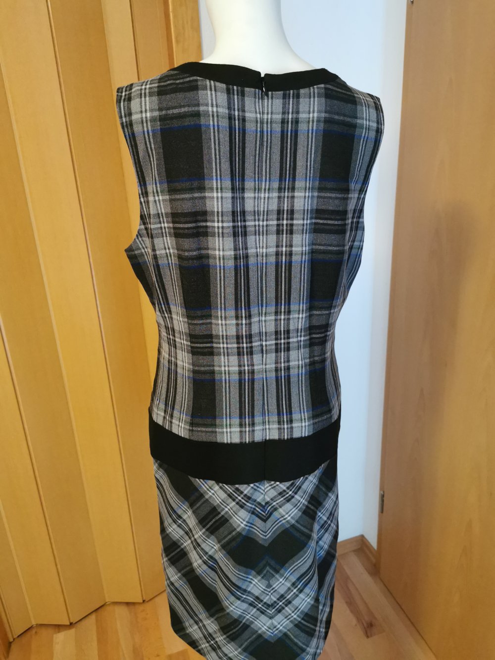 schwarz kariertes Damen- Business- Kleid, von „San Hara“, GR. 42