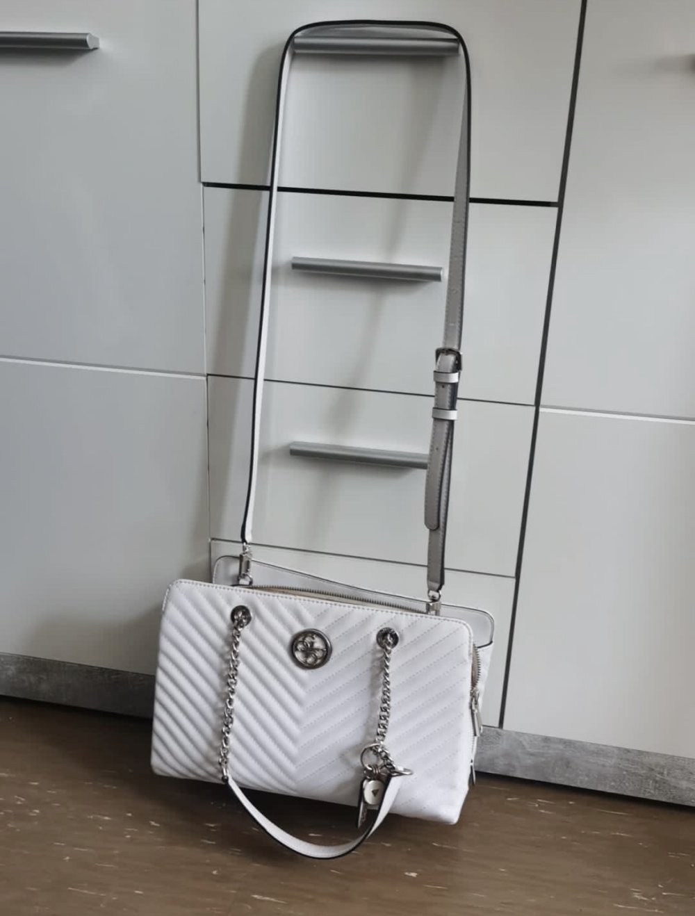 Guess Tasche Weiß Silber