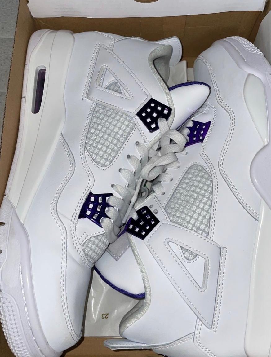 2 Stück Jordan 4 Metallic Purple 
Gr.43,44