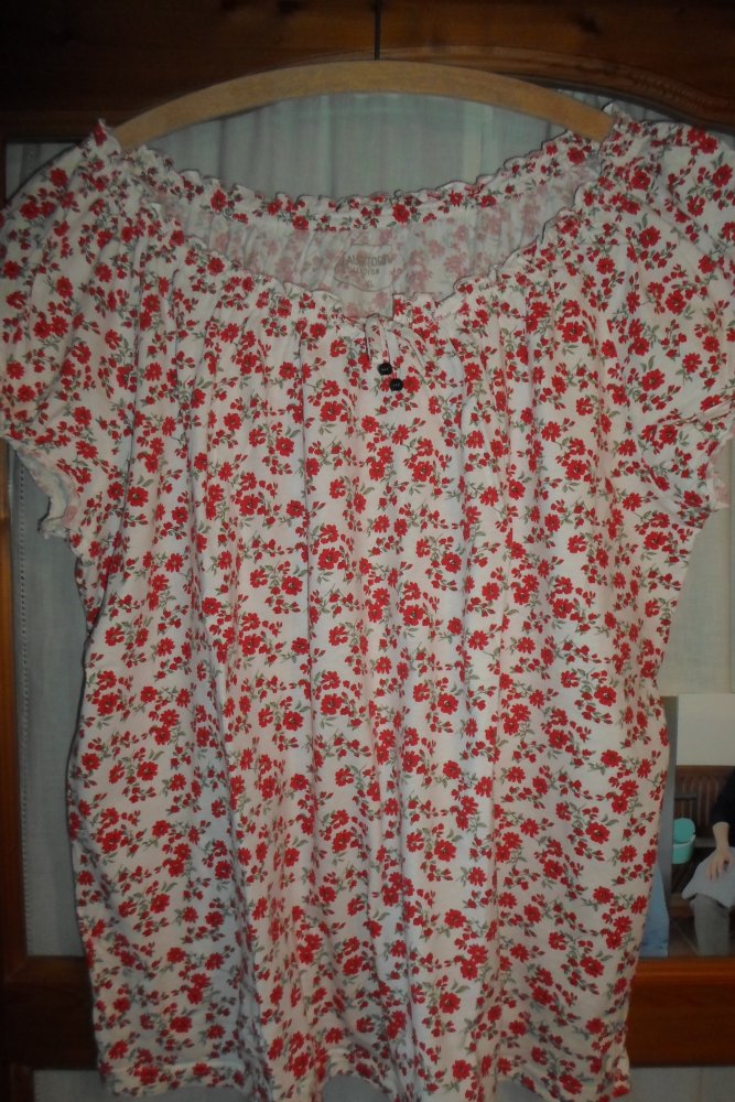 Damen Carmen Shirt Gr. XL 44 46 48 weiß mit roten Blümchen