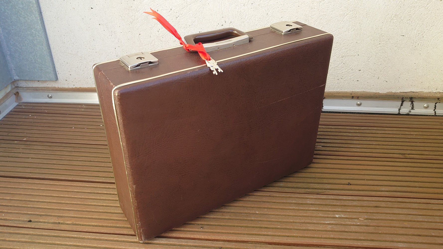 Koffer Aktenkoffer Vintage Retro Lederkoffer Leder braun beige 2 Schlüssel vorhanden 43 cm Breit 35 cm Hoch 11 cm Tief